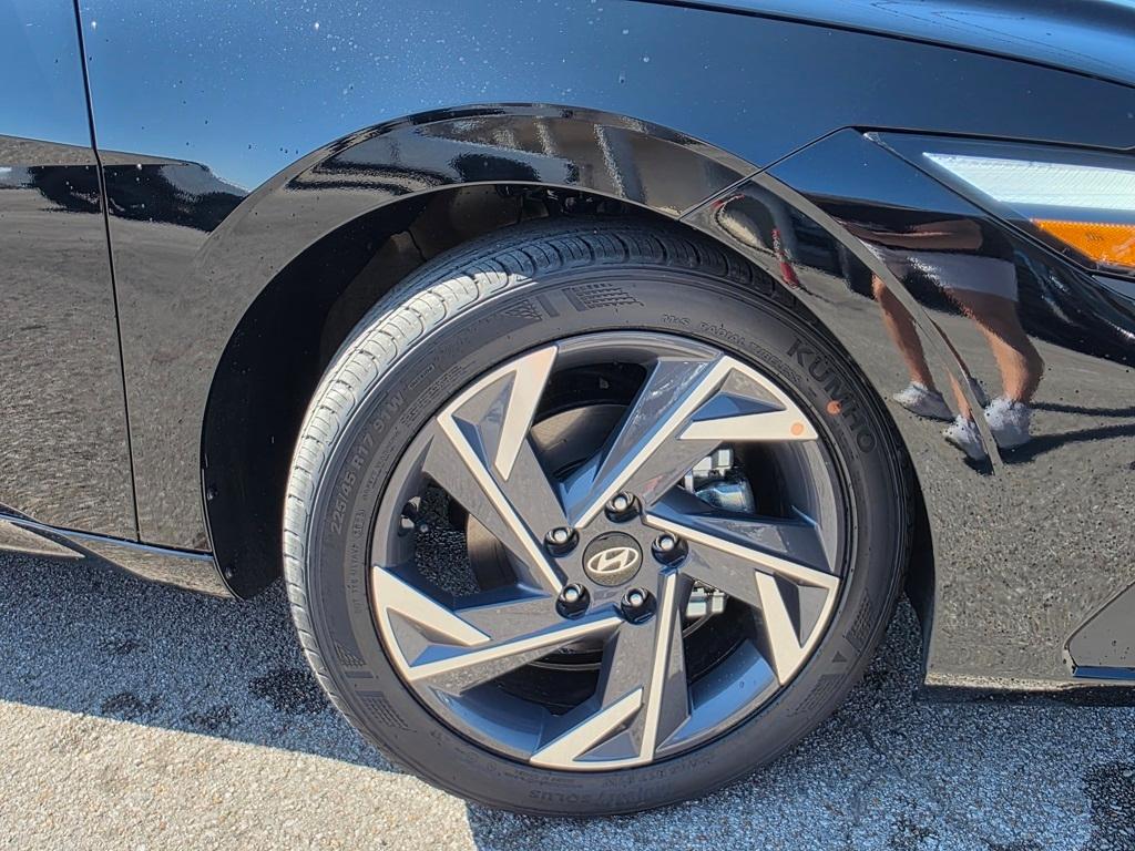 new 2025 Hyundai Elantra car, priced at $23,686