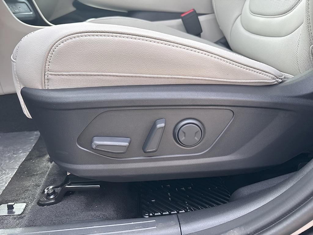 new 2025 Hyundai TUCSON Hybrid car, priced at $38,412