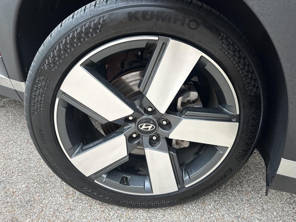 used 2024 Hyundai Santa Fe car, priced at $29,879