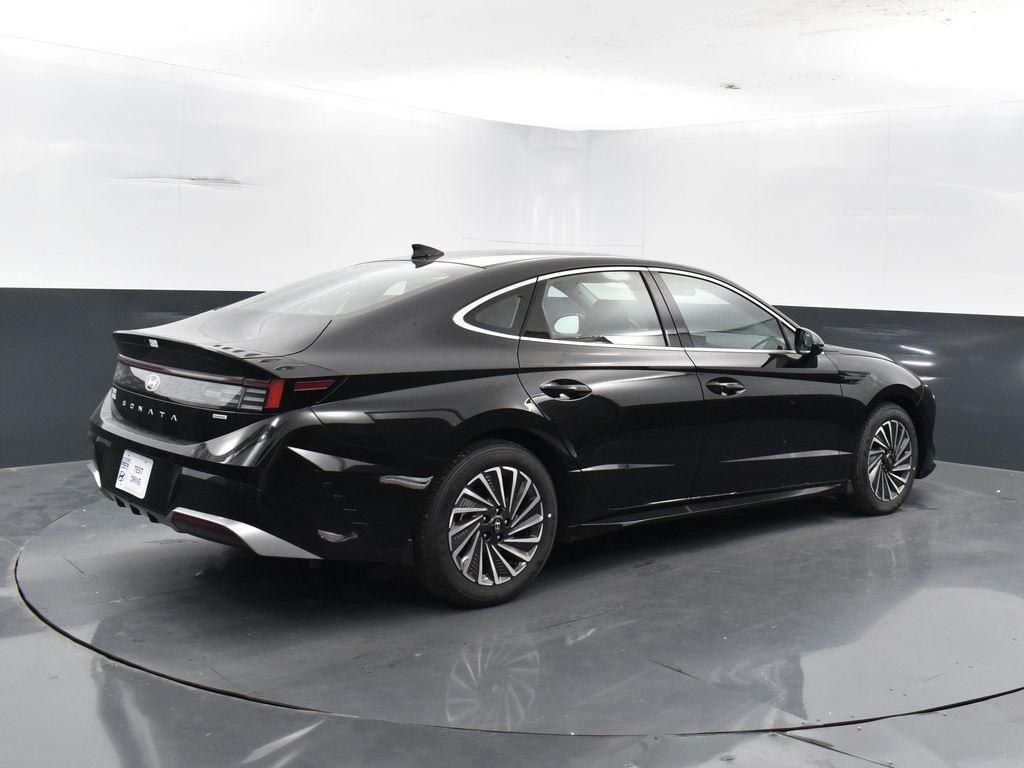 new 2025 Hyundai Sonata Hybrid car, priced at $26,183