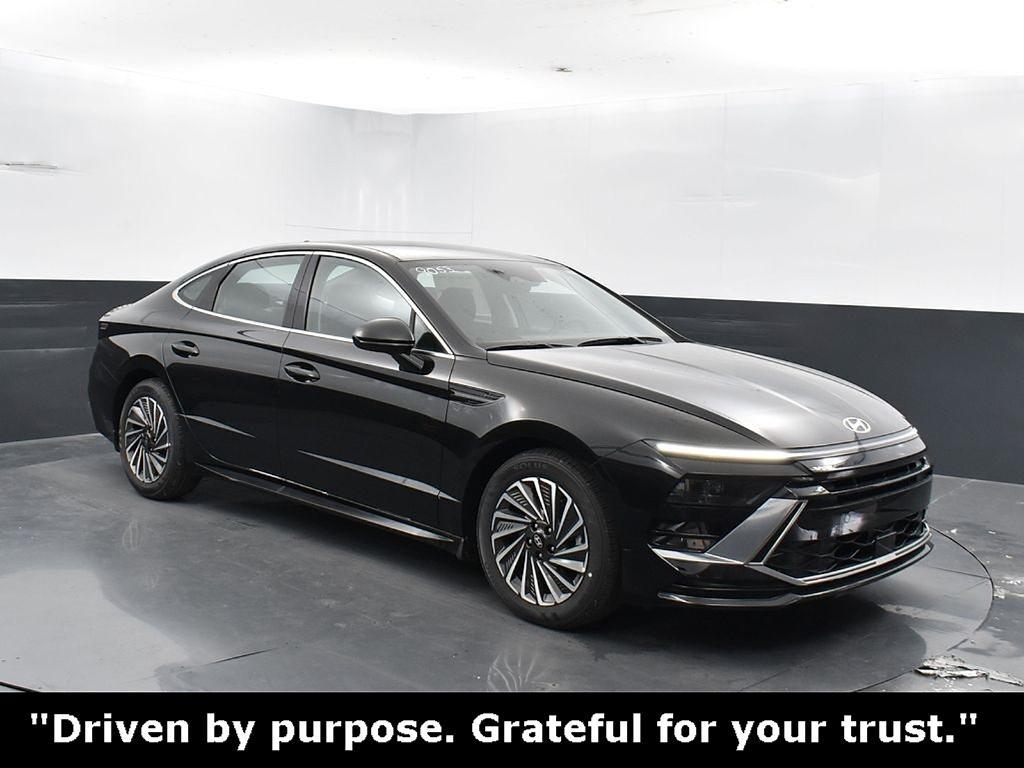 new 2025 Hyundai Sonata Hybrid car, priced at $28,589