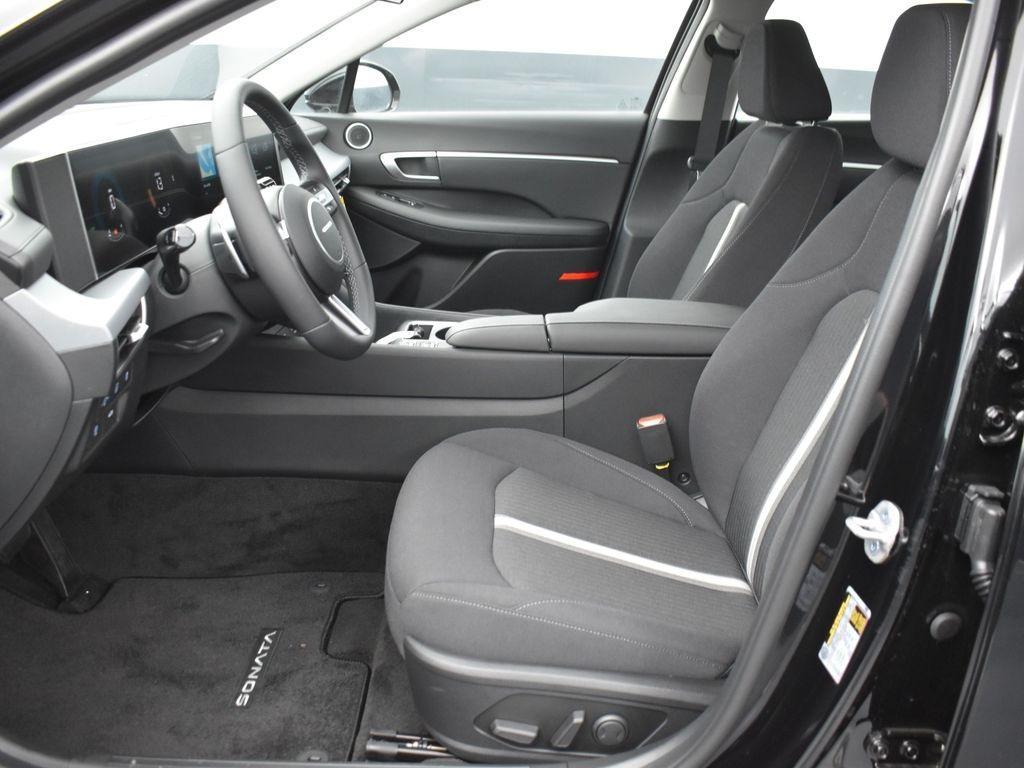 new 2025 Hyundai Sonata Hybrid car, priced at $26,183