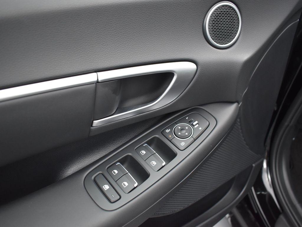 new 2025 Hyundai Sonata Hybrid car, priced at $26,183