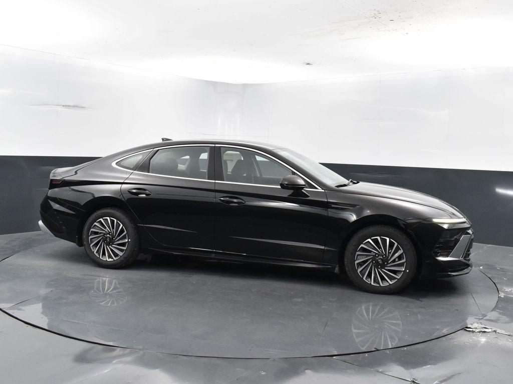 new 2025 Hyundai Sonata Hybrid car, priced at $26,183