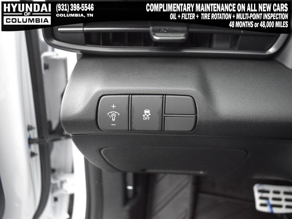new 2025 Hyundai Elantra car, priced at $24,285