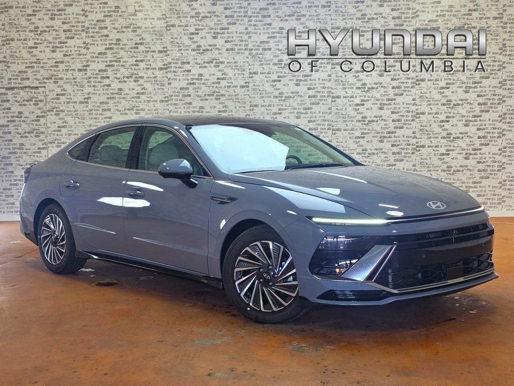 new 2025 Hyundai Sonata Hybrid car, priced at $33,615