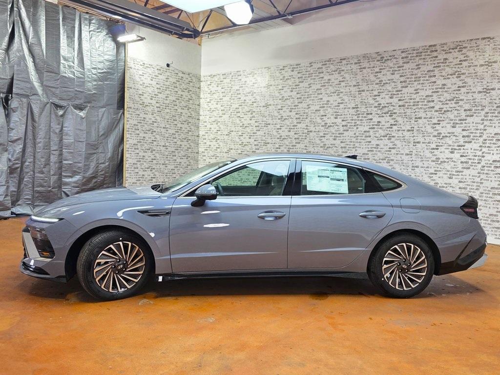 new 2025 Hyundai Sonata Hybrid car, priced at $33,615