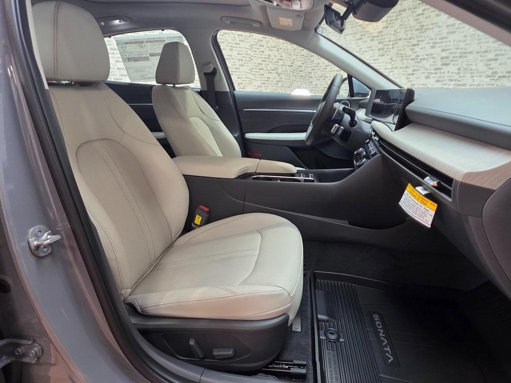 new 2025 Hyundai Sonata Hybrid car, priced at $33,615