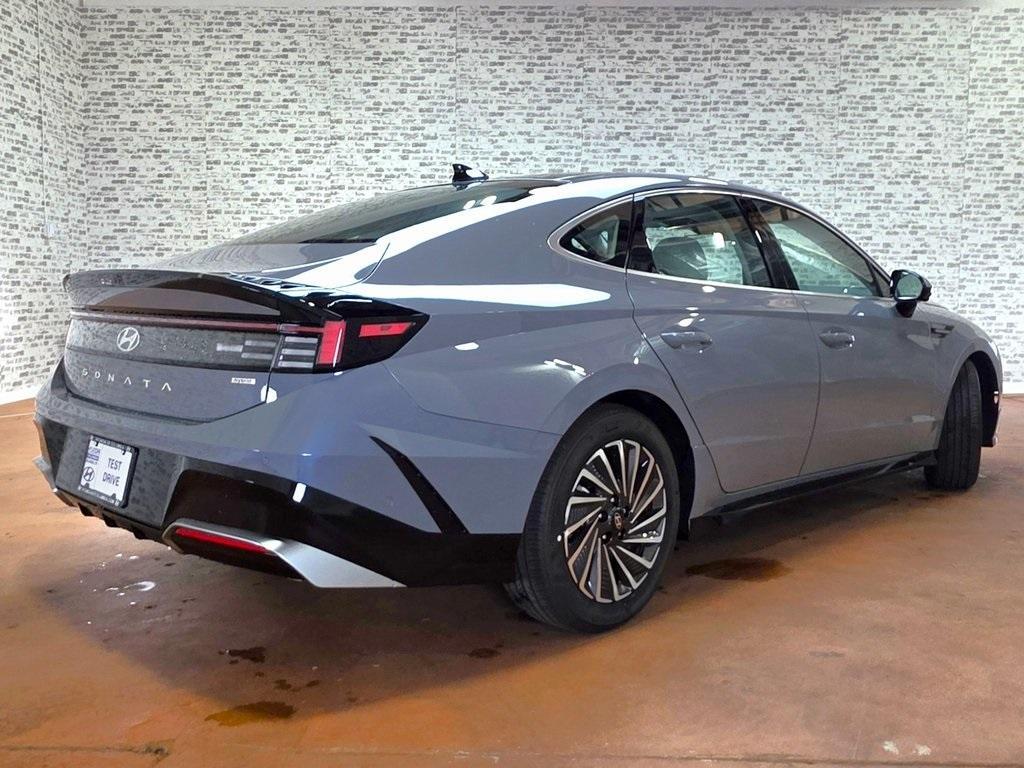 new 2025 Hyundai Sonata Hybrid car, priced at $33,615