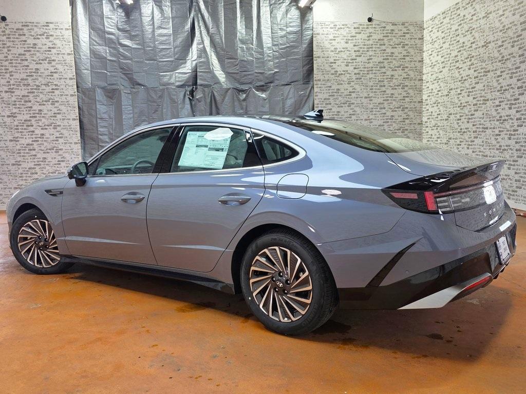 new 2025 Hyundai Sonata Hybrid car, priced at $33,615