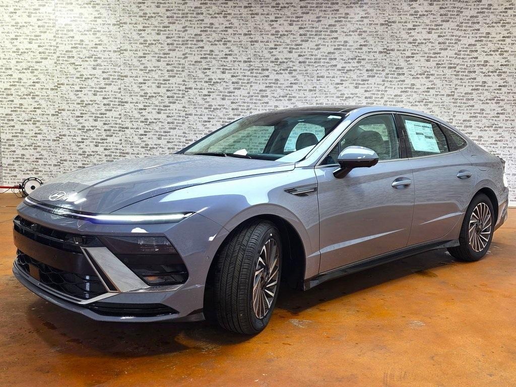 new 2025 Hyundai Sonata Hybrid car, priced at $33,615