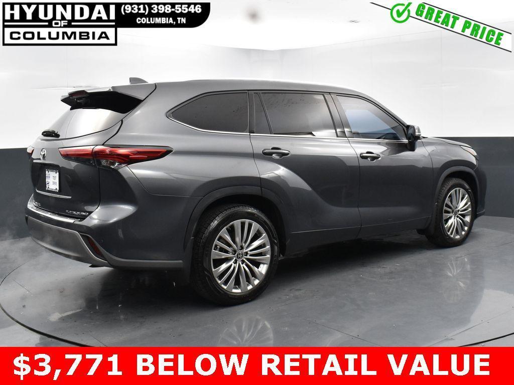 used 2022 Toyota Highlander car, priced at $36,119