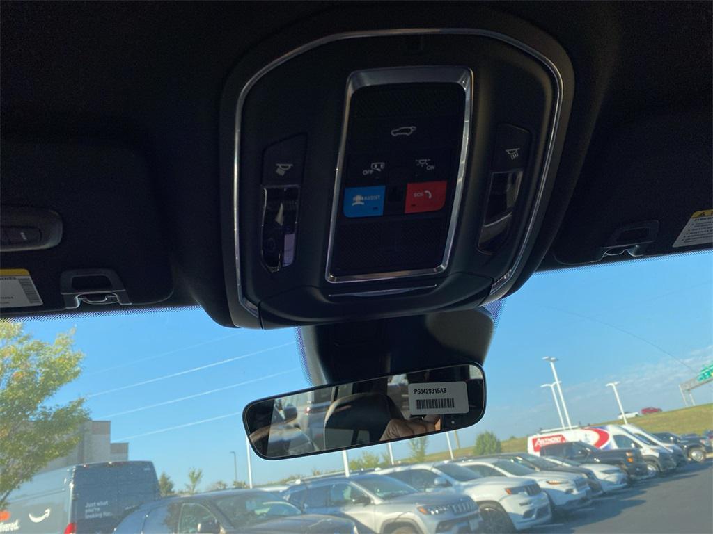 new 2025 Jeep Grand Cherokee car, priced at $49,625