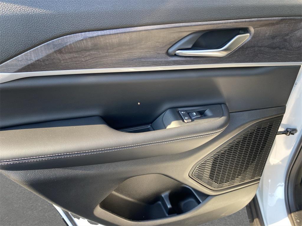 new 2025 Jeep Grand Cherokee car, priced at $49,625