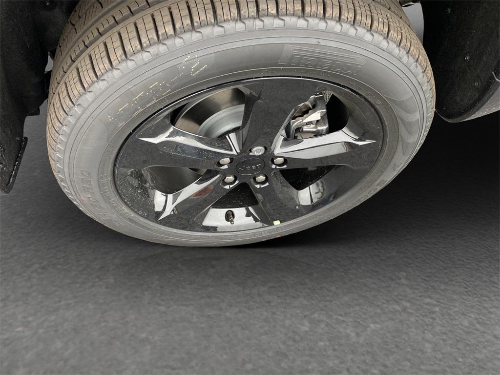 new 2025 Jeep Grand Cherokee car, priced at $50,220