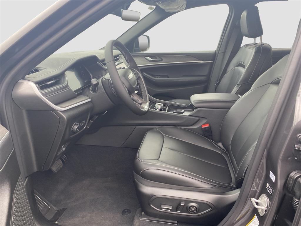 new 2025 Jeep Grand Cherokee car, priced at $50,220