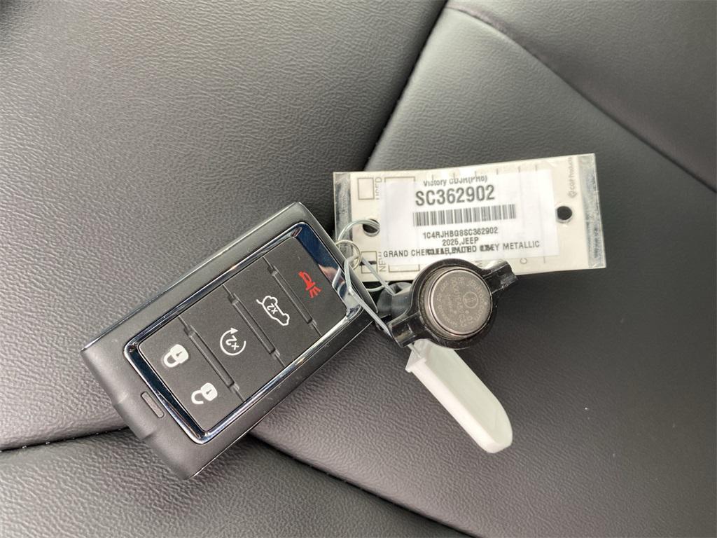 new 2025 Jeep Grand Cherokee car, priced at $50,220