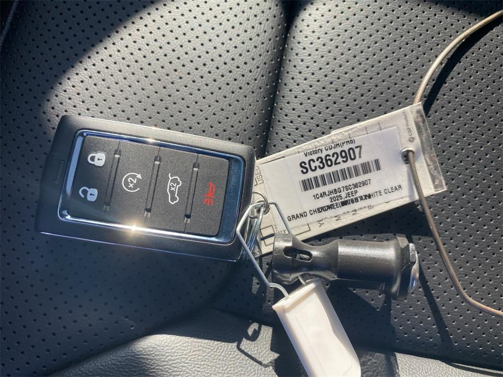 new 2025 Jeep Grand Cherokee car, priced at $55,065