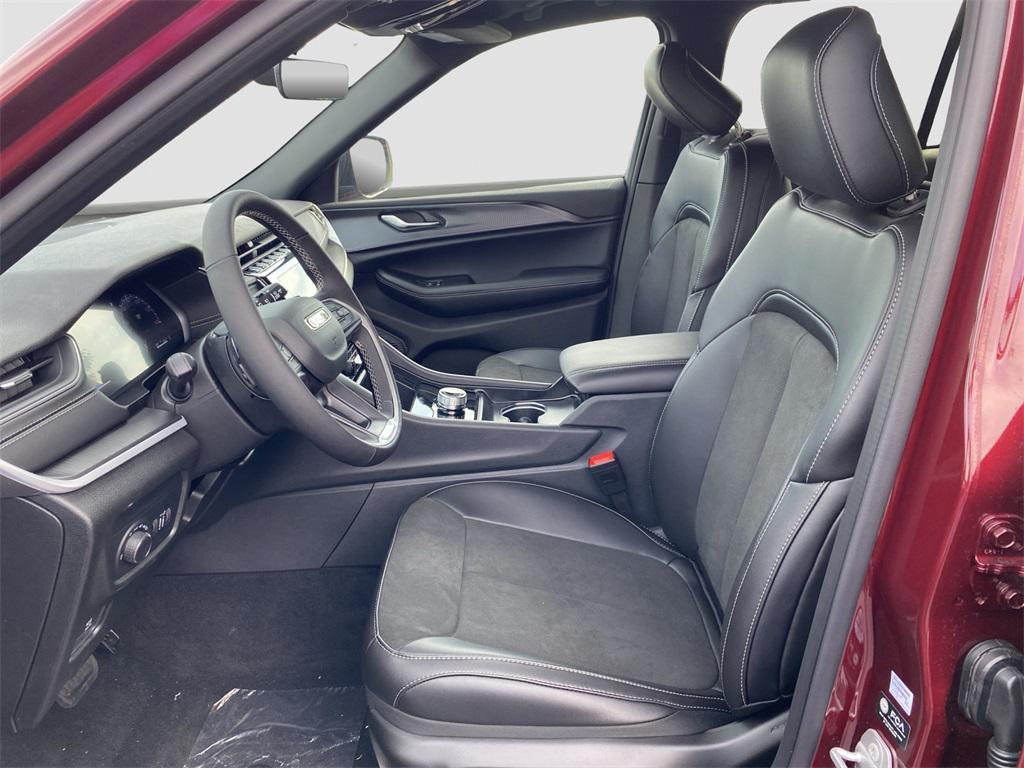 new 2025 Jeep Grand Cherokee car, priced at $49,370