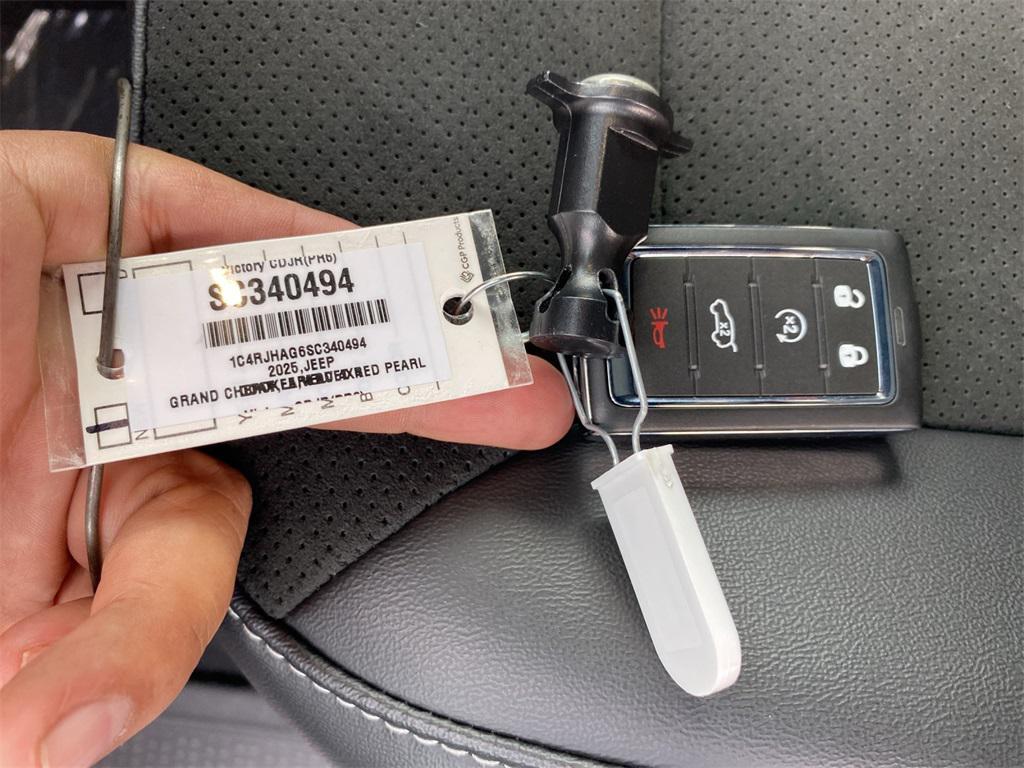 new 2025 Jeep Grand Cherokee car, priced at $49,370