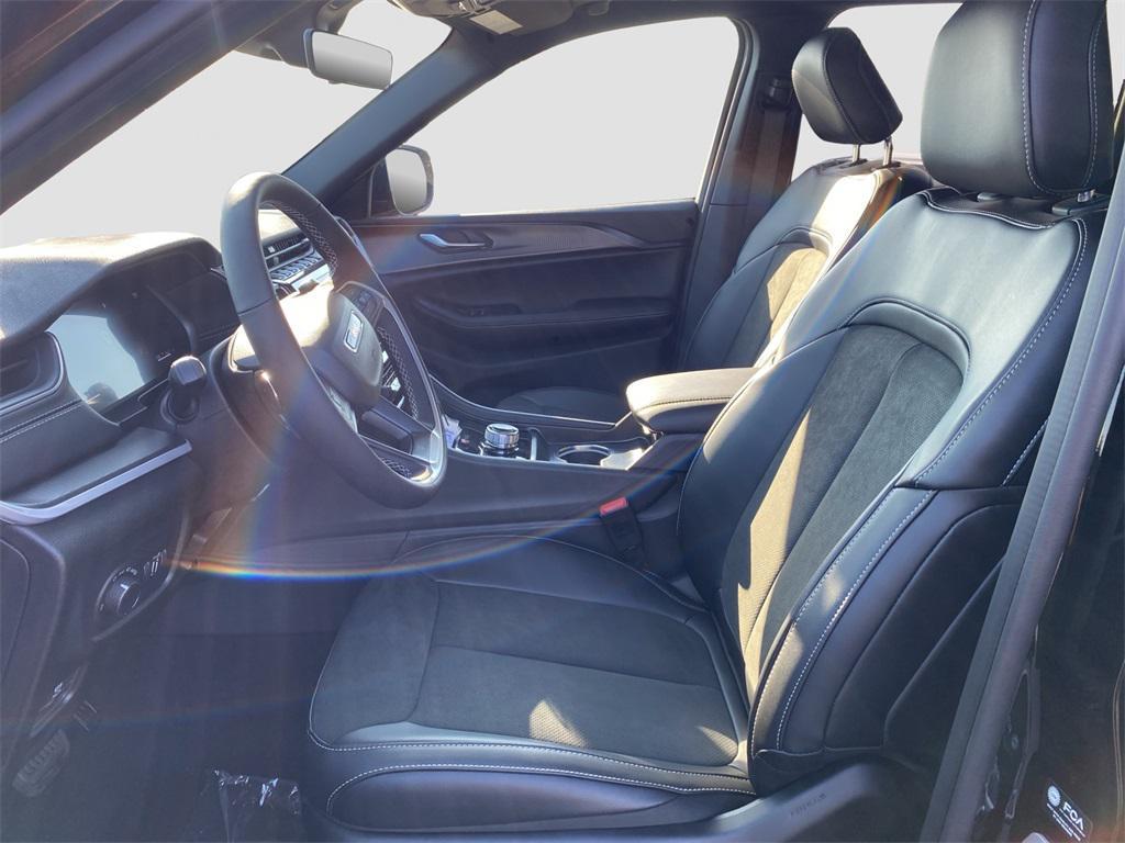 new 2025 Jeep Grand Cherokee car, priced at $49,370