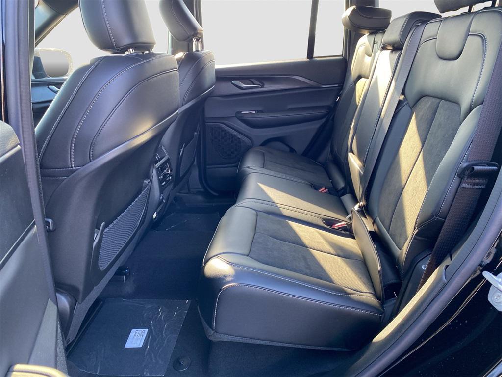 new 2025 Jeep Grand Cherokee car, priced at $49,370