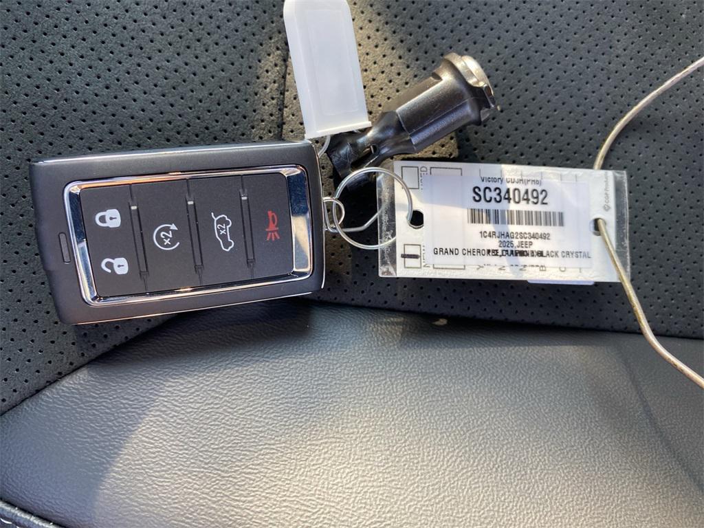 new 2025 Jeep Grand Cherokee car, priced at $49,370