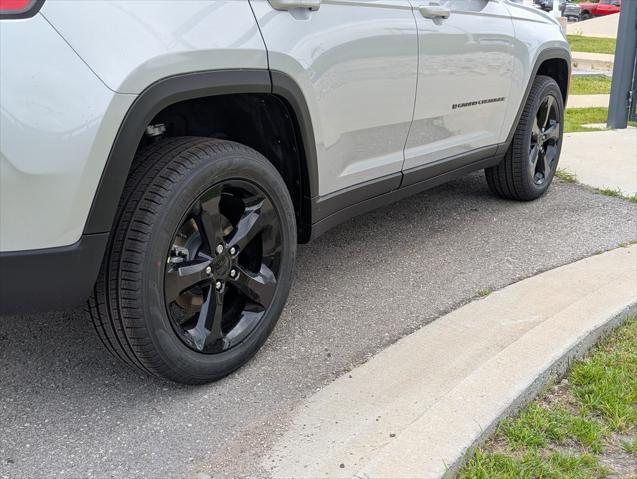 new 2025 Jeep Grand Cherokee car, priced at $53,730