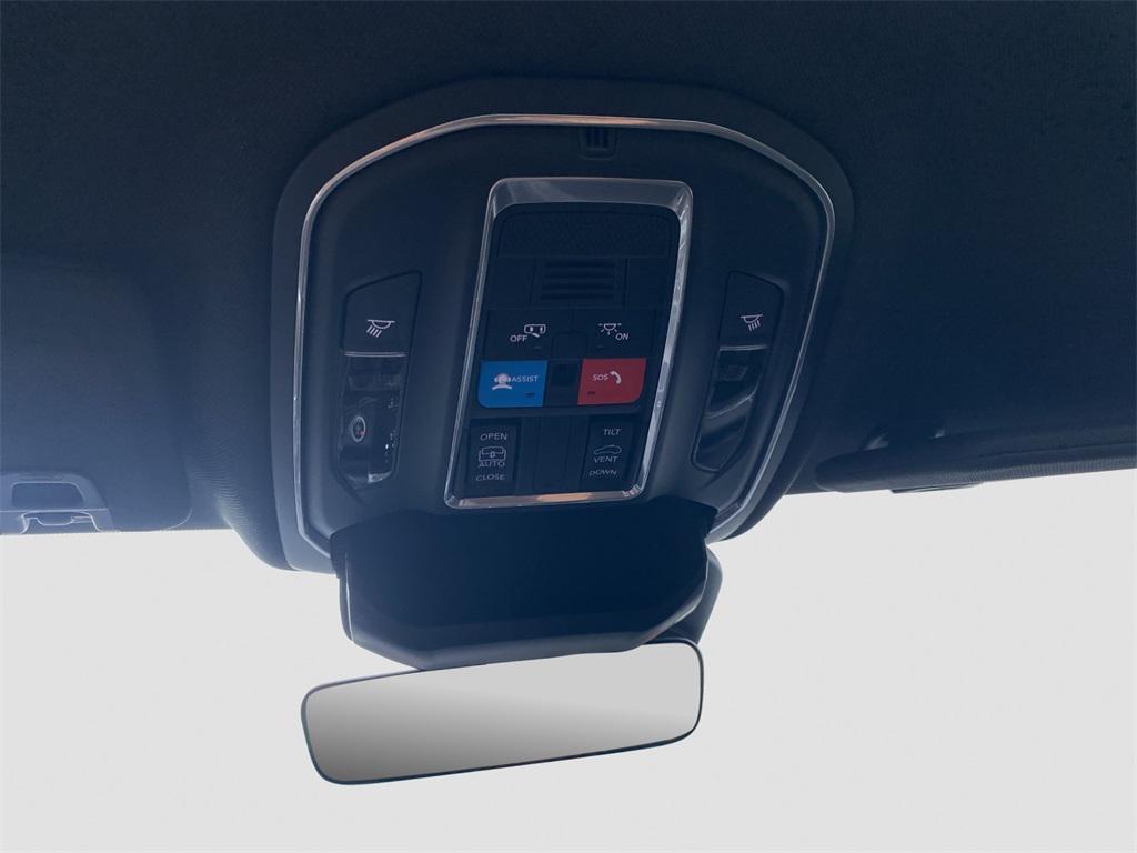 new 2025 Jeep Grand Cherokee car, priced at $42,375