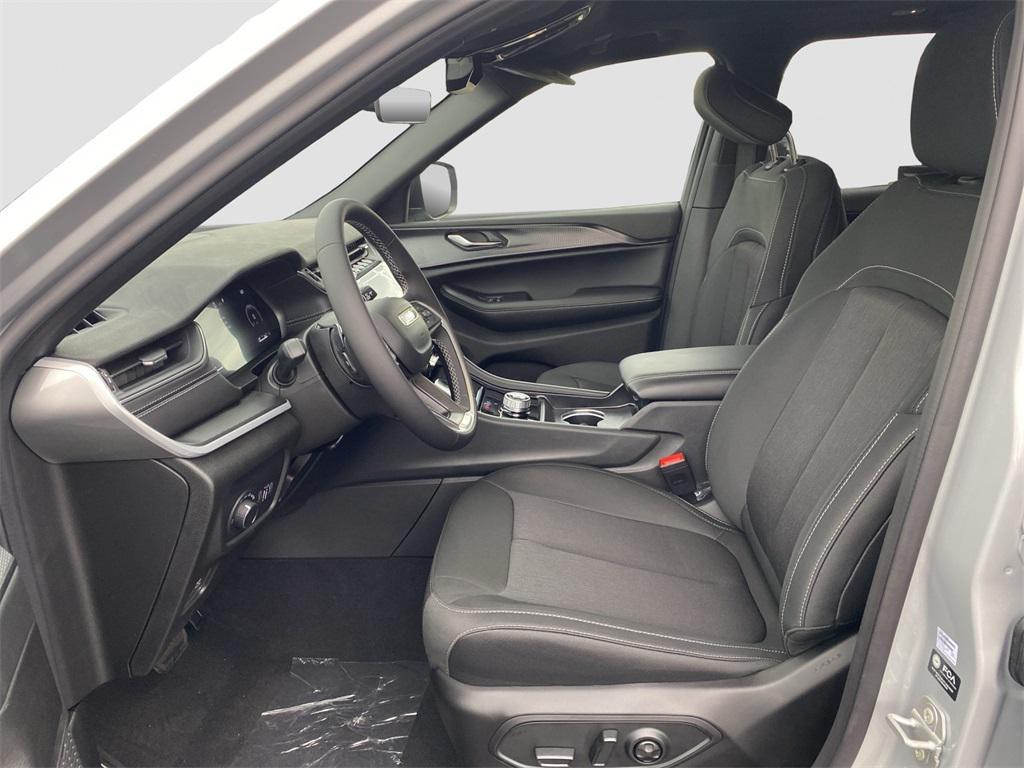 new 2025 Jeep Grand Cherokee car, priced at $42,375