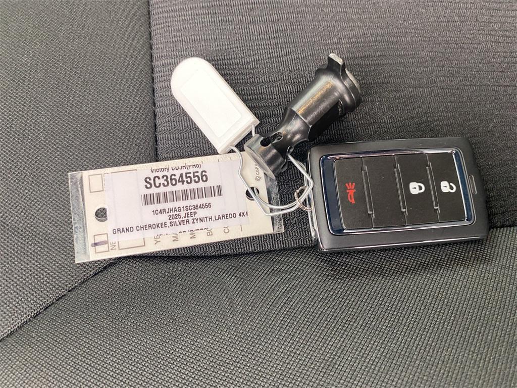 new 2025 Jeep Grand Cherokee car, priced at $42,375