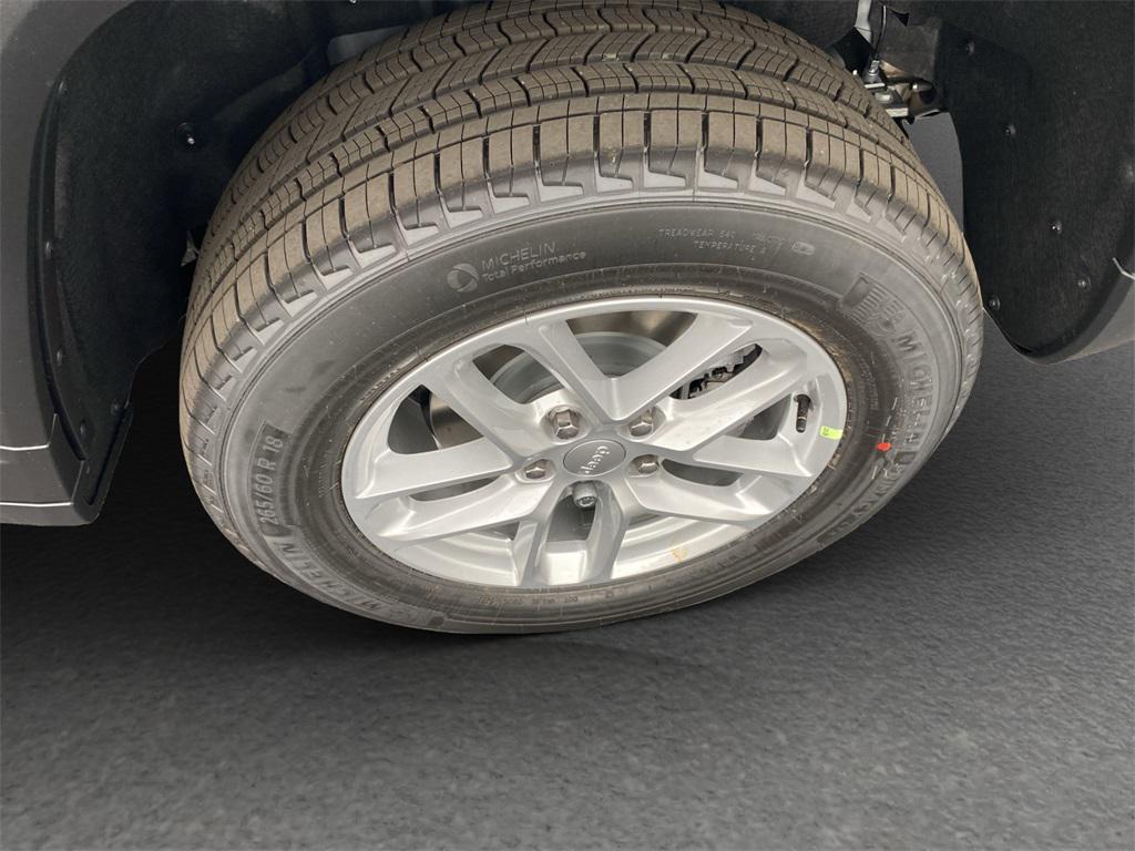 new 2025 Jeep Grand Cherokee car, priced at $42,375