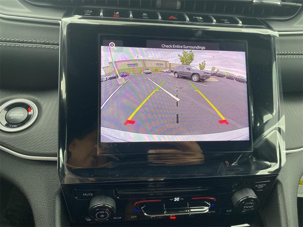 new 2025 Jeep Grand Cherokee car, priced at $42,375