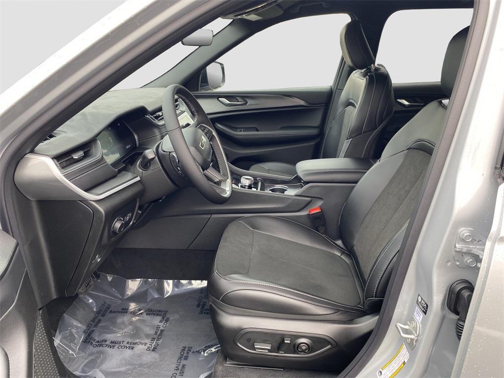 new 2025 Jeep Grand Cherokee car, priced at $48,870