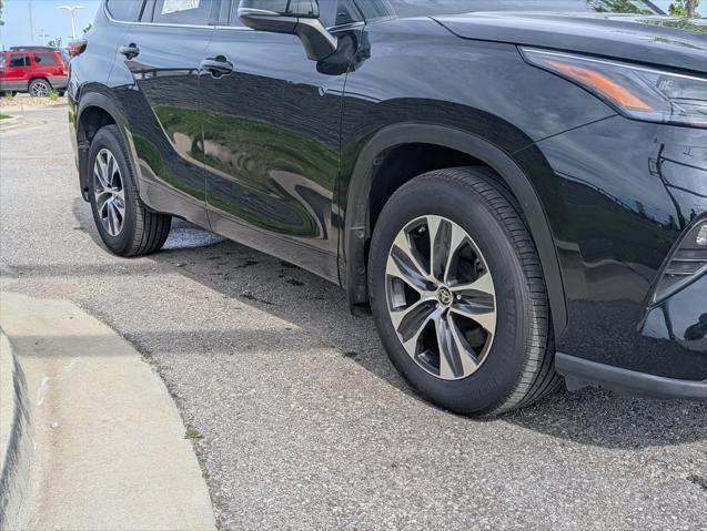 used 2022 Toyota Highlander car, priced at $32,398