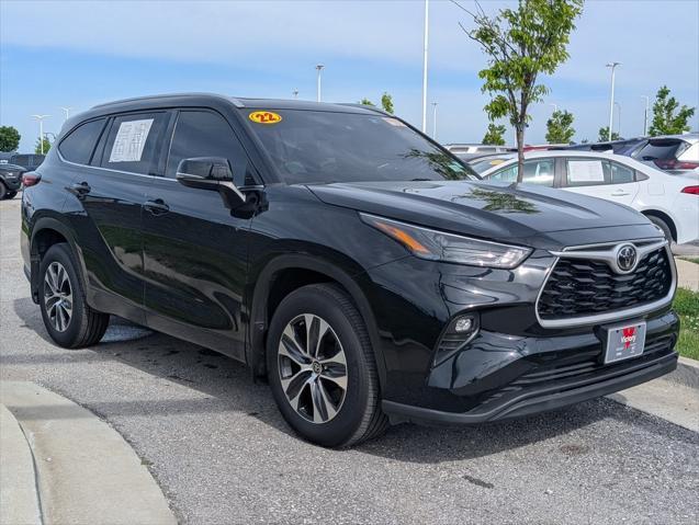 used 2022 Toyota Highlander car, priced at $32,398