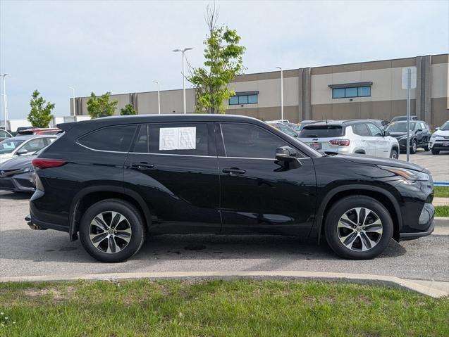 used 2022 Toyota Highlander car, priced at $32,398