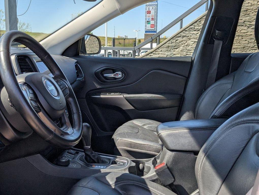 used 2020 Jeep Cherokee car, priced at $33,140