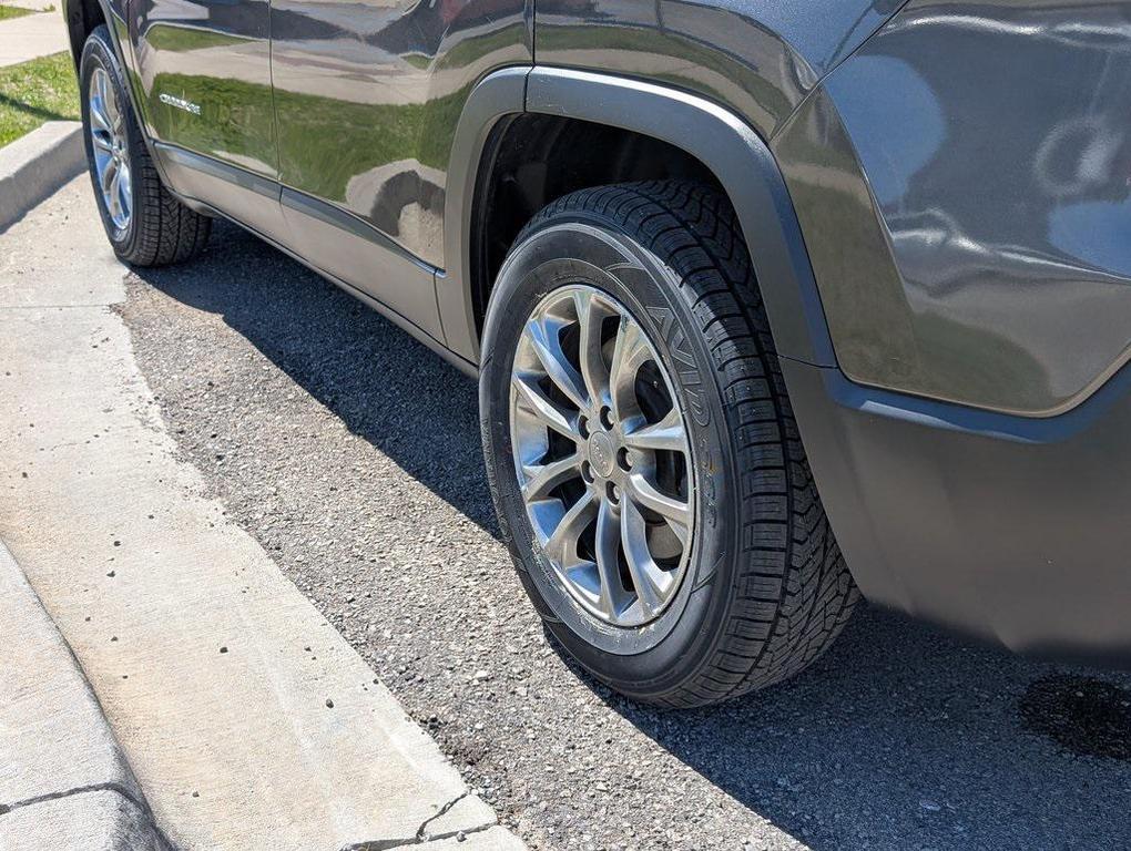 used 2020 Jeep Cherokee car, priced at $33,140