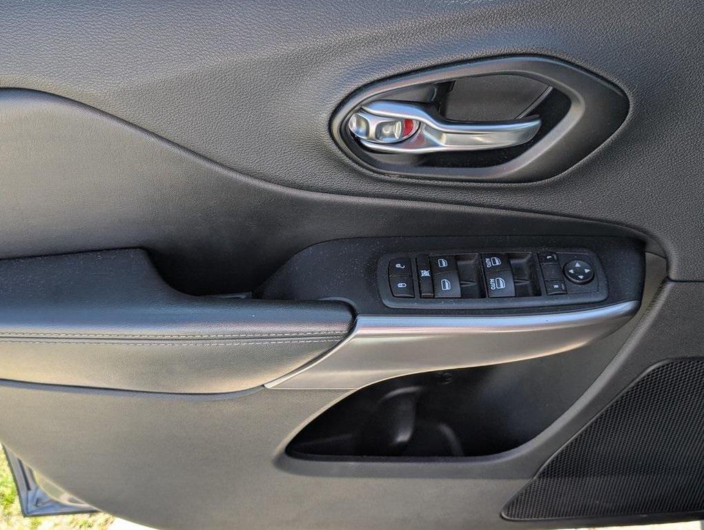 used 2020 Jeep Cherokee car, priced at $33,140