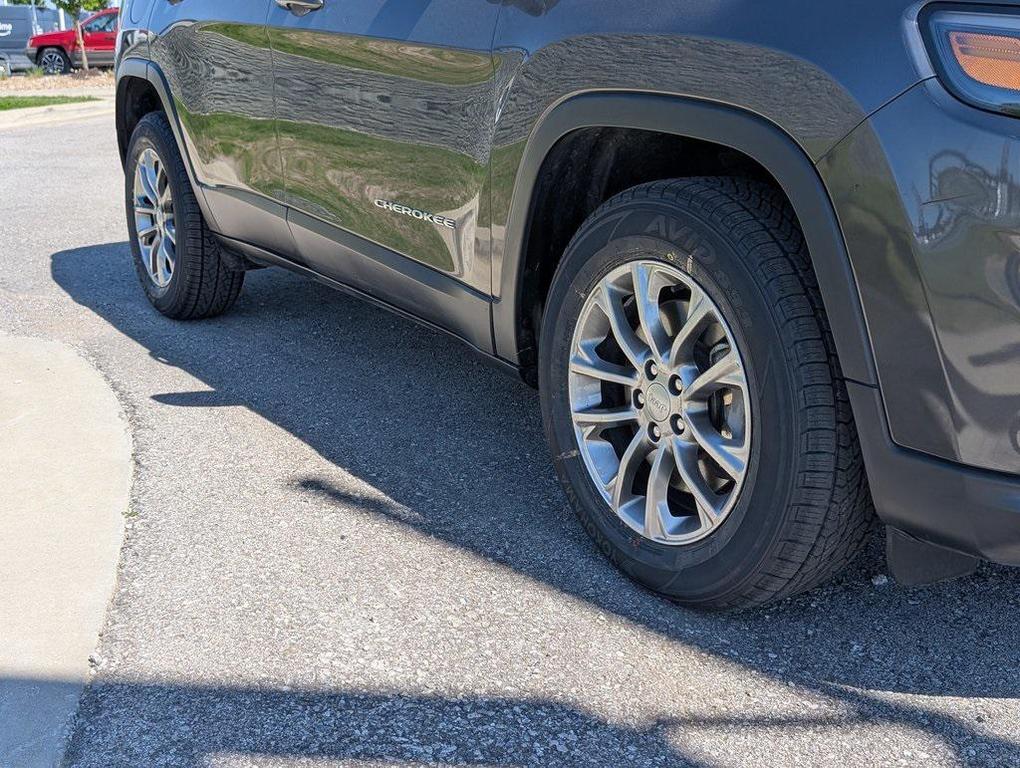 used 2020 Jeep Cherokee car, priced at $33,140