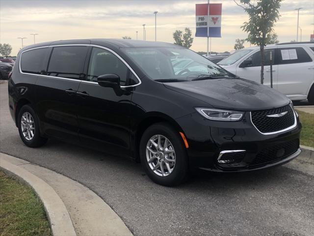 new 2024 Chrysler Pacifica car, priced at $44,695