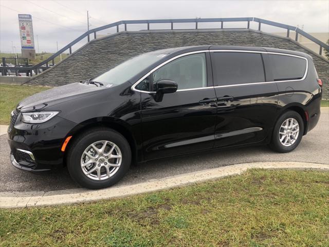 new 2024 Chrysler Pacifica car, priced at $44,695