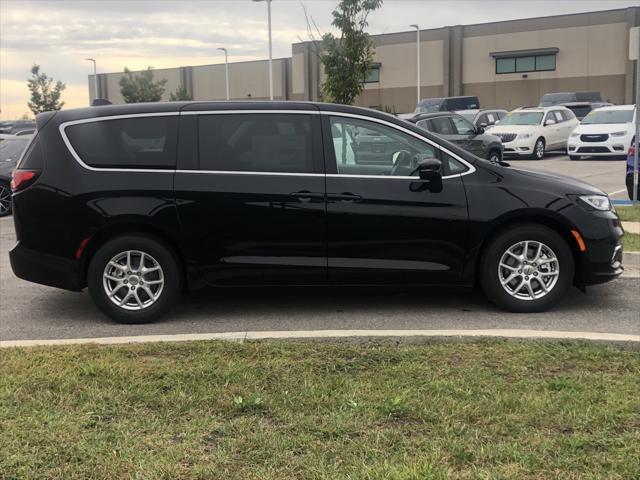 new 2024 Chrysler Pacifica car, priced at $44,695