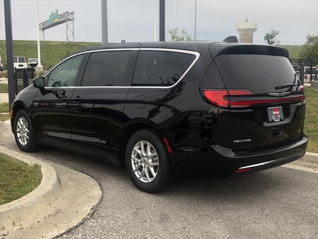 new 2024 Chrysler Pacifica car, priced at $44,695