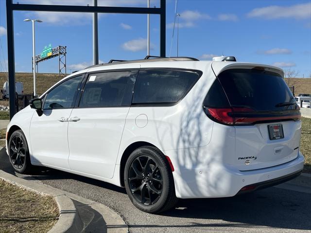 new 2024 Chrysler Pacifica car, priced at $56,460