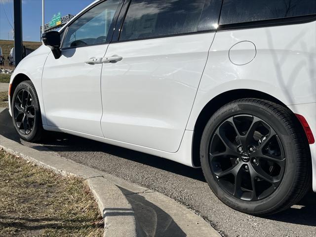 new 2024 Chrysler Pacifica car, priced at $56,460