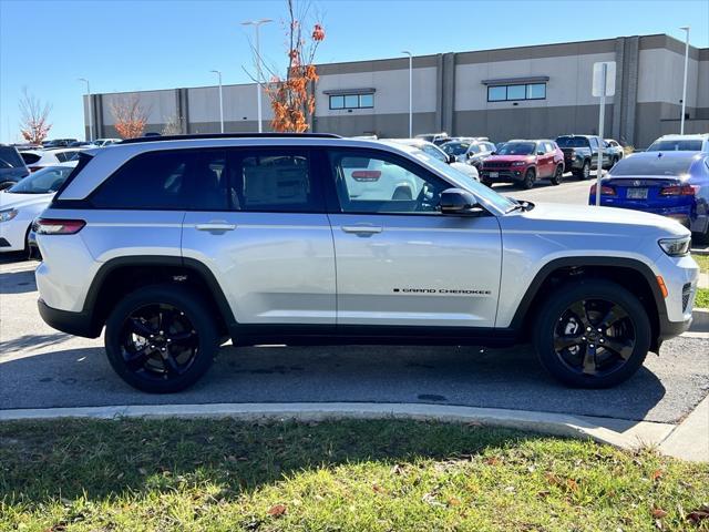 new 2024 Jeep Grand Cherokee car, priced at $49,175