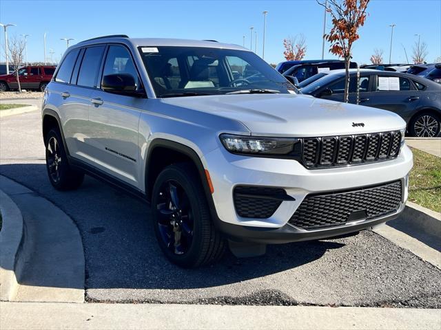 new 2024 Jeep Grand Cherokee car, priced at $49,175