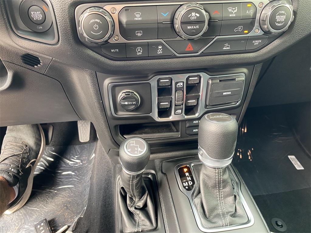 new 2025 Jeep Gladiator car, priced at $50,640